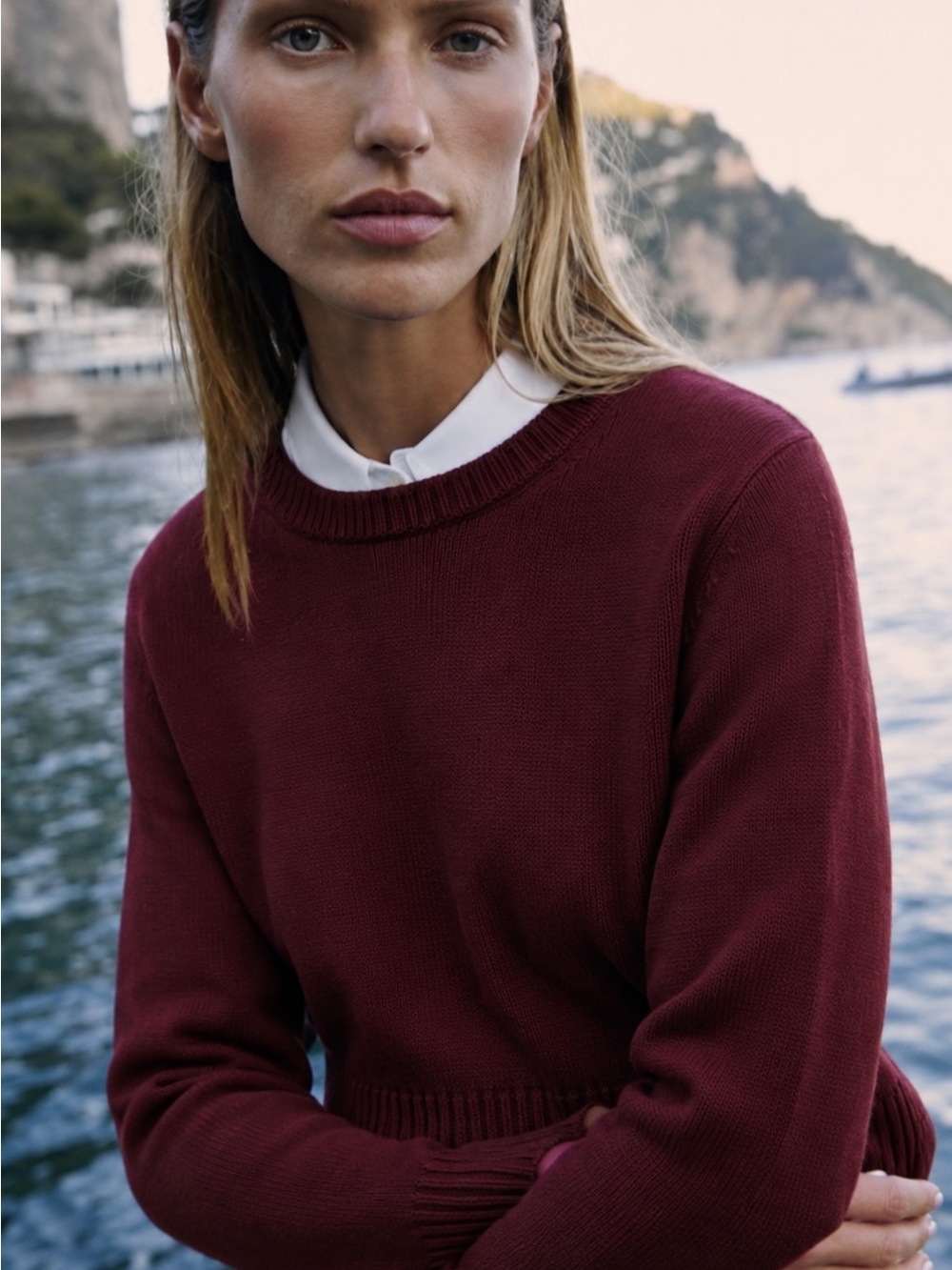 GAP Women's Burgundy Crewneck Sweater